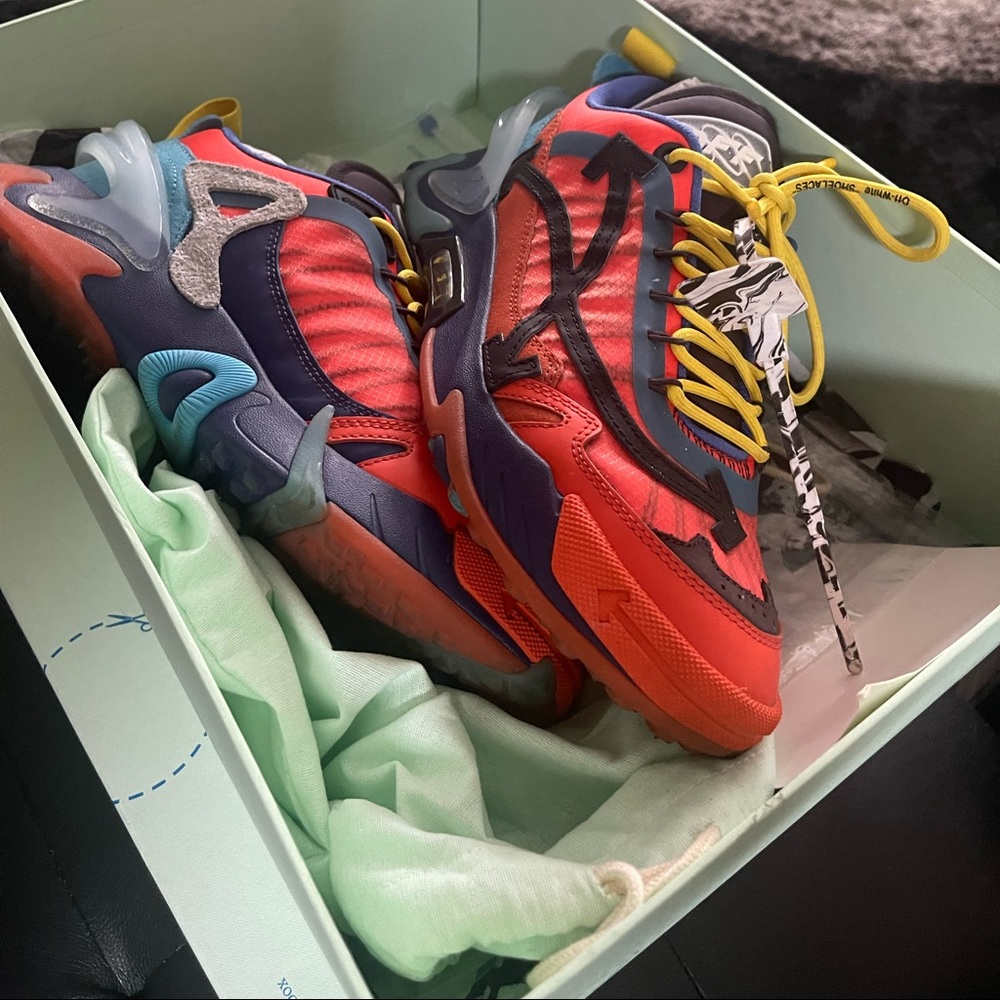 OFF-White Odsy-2000.